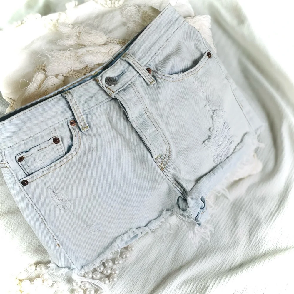 LEVI’S | 26/XS/S | Light Wash High Waist Hotty Hot Cut Off Distressed Raw Shorts_3